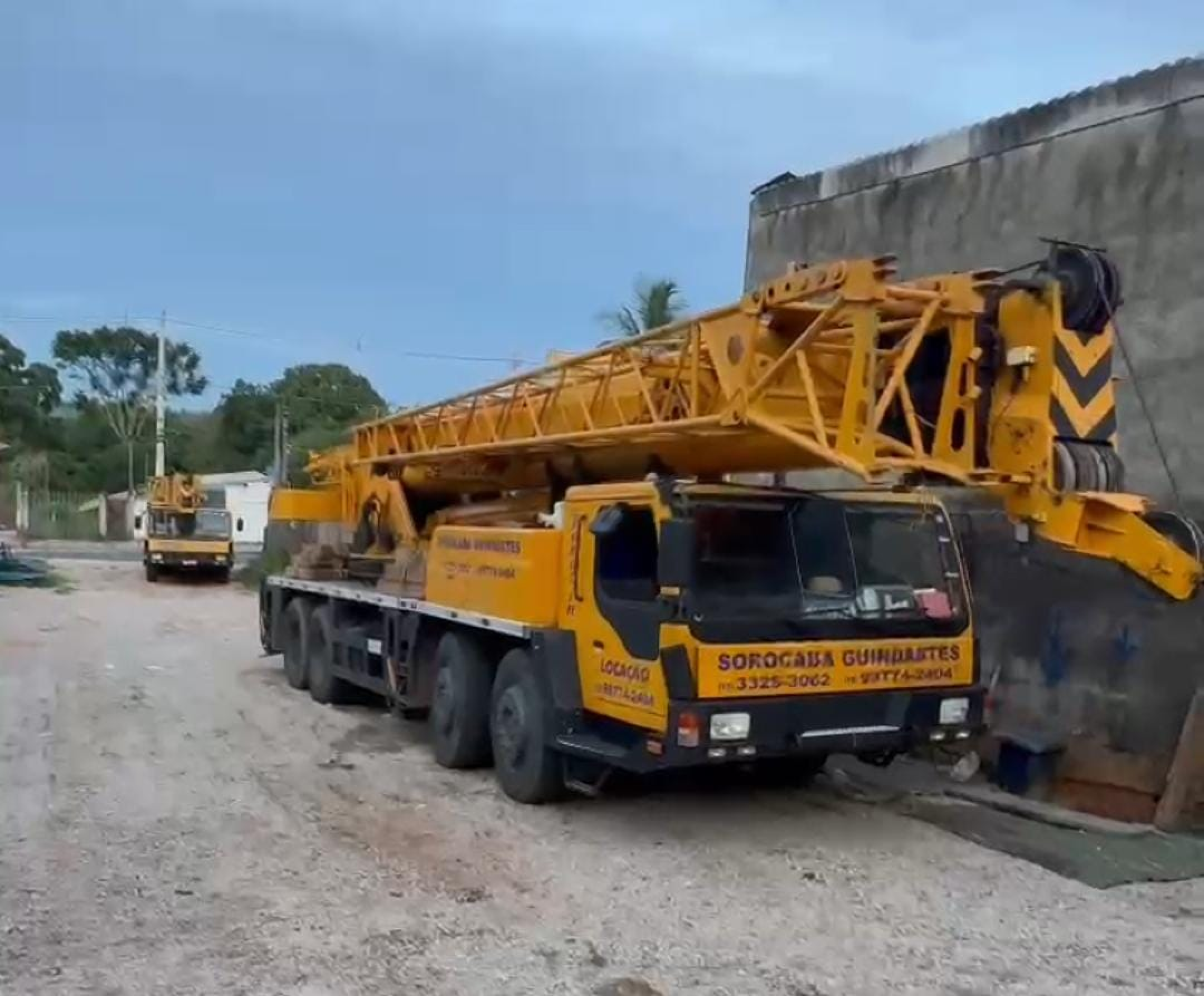 Guindastes de 30 e 70 toneladas